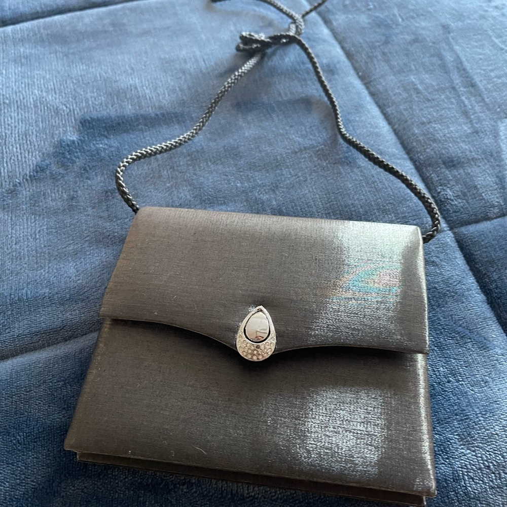 New Chic greyish/gold shaded Satin Clutch with long braided Strap.